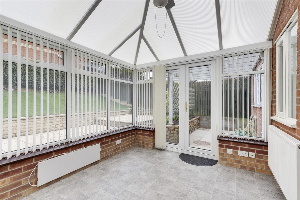 Deer Park Drive, Arnold, Nottinghamshire, NG5 8SA