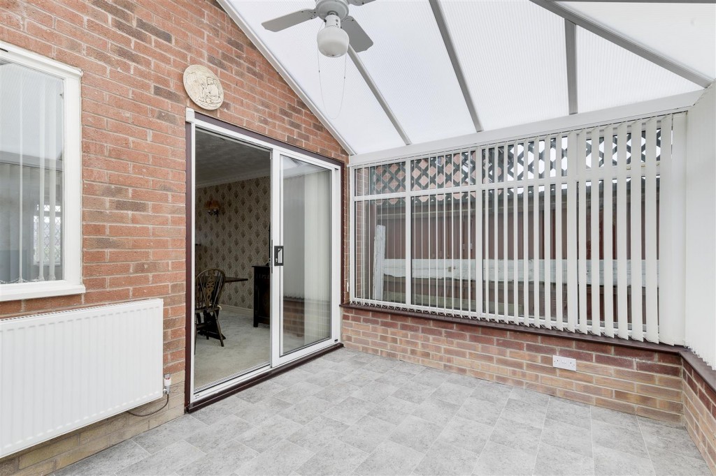 Deer Park Drive, Arnold, Nottinghamshire, NG5 8SA