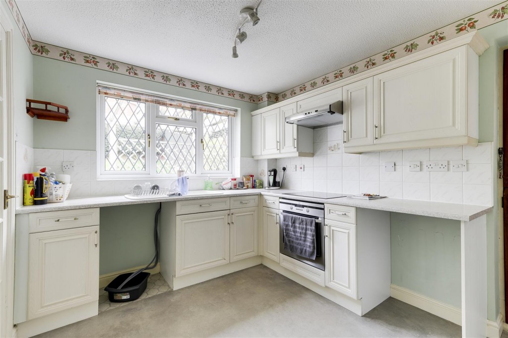 Deer Park Drive, Arnold, Nottinghamshire, NG5 8SA