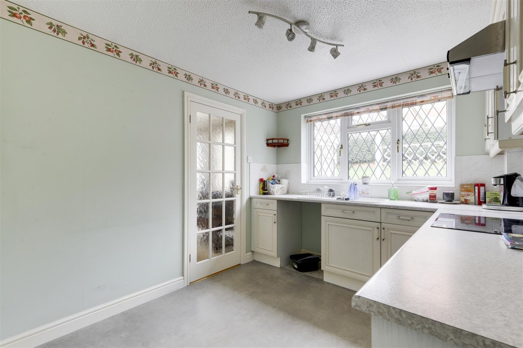 Deer Park Drive, Arnold, Nottinghamshire, NG5 8SA