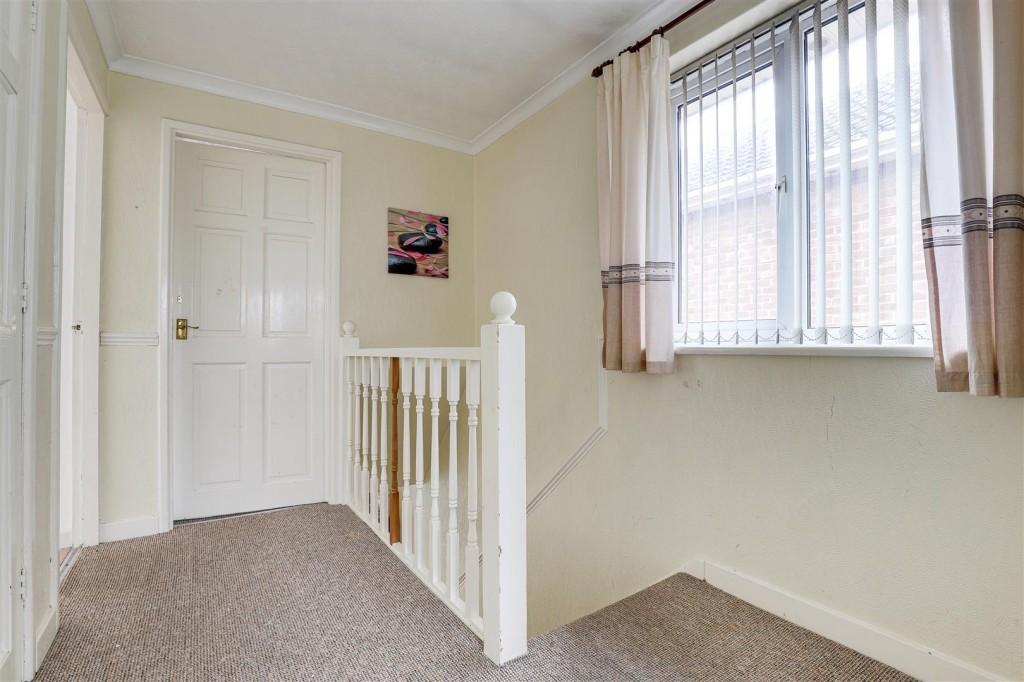 Haverhill Crescent, Nottingham, Nottinghamshire, NG5 5AW
