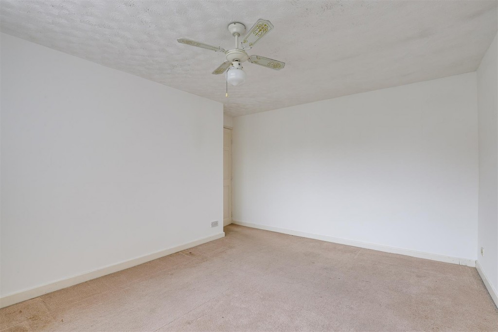 Haverhill Crescent, Nottingham, Nottinghamshire, NG5 5AW