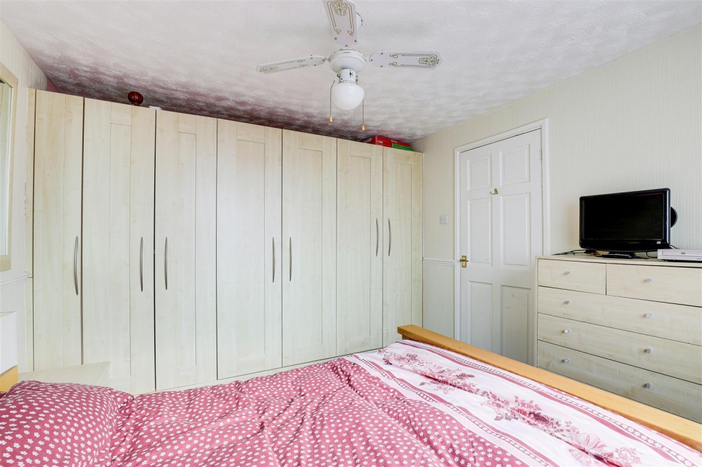 Haverhill Crescent, Nottingham, Nottinghamshire, NG5 5AW