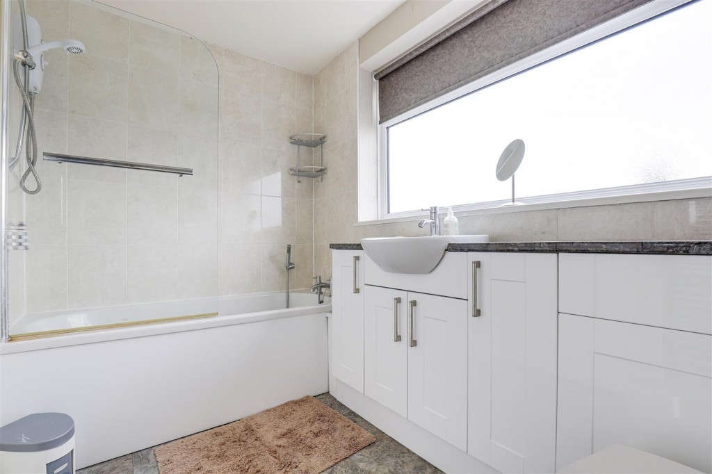 Haverhill Crescent, Nottingham, Nottinghamshire, NG5 5AW