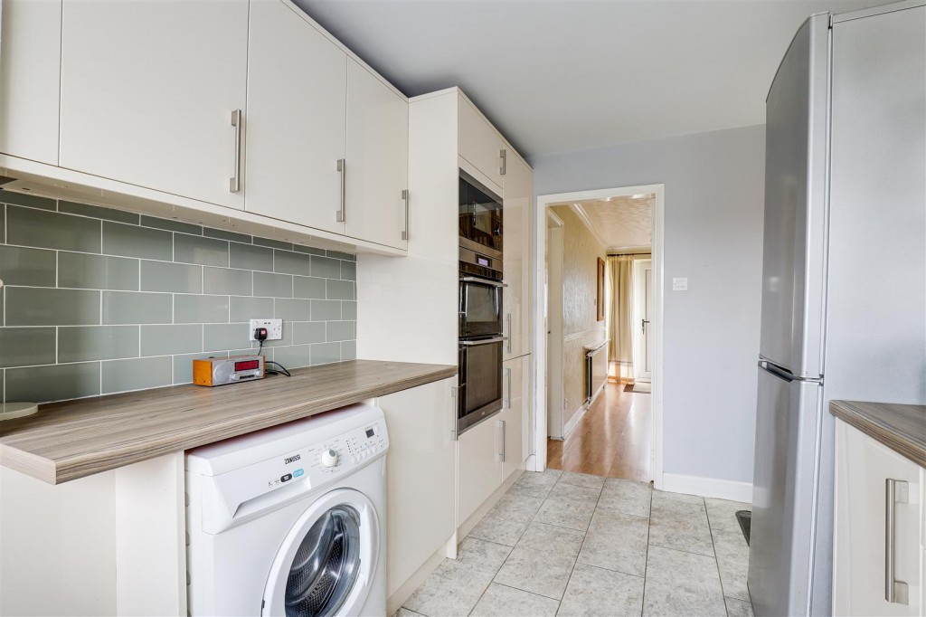 Haverhill Crescent, Nottingham, Nottinghamshire, NG5 5AW