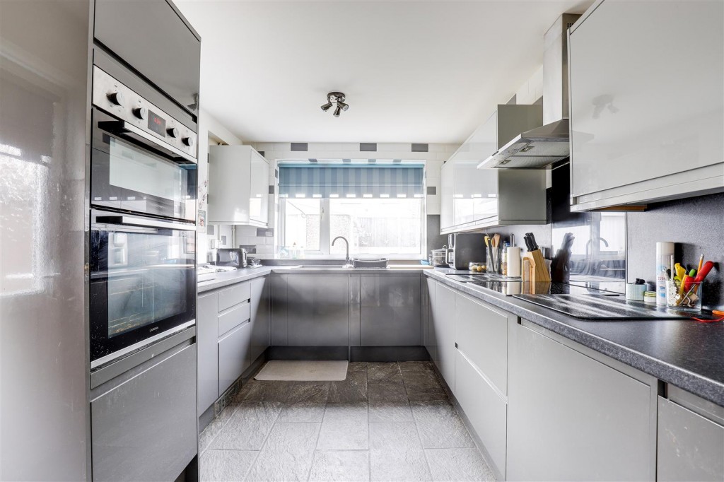 Westland Avenue, Hucknall, Nottinghamshire, NG15 6FW