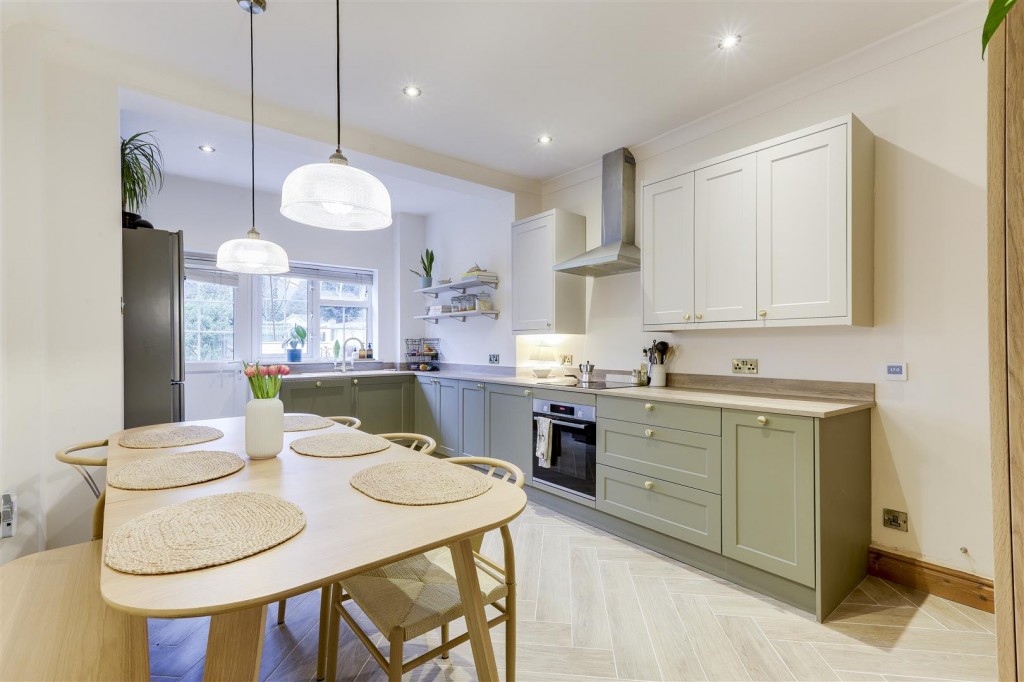 Chapel Street, Bramcote, Nottinghamshire, NG9 3HB