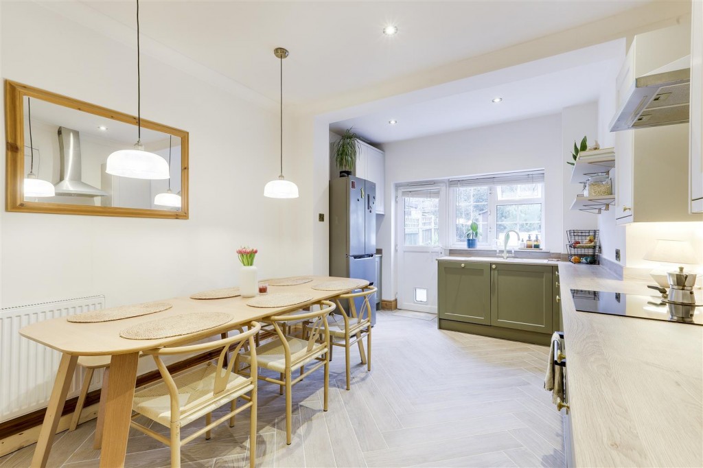 Chapel Street, Bramcote, Nottinghamshire, NG9 3HB