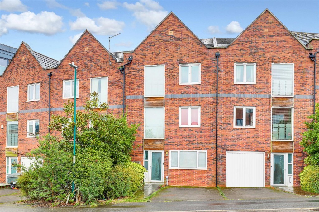 Caxton Road, Carrington, Nottinghamshire, NG5 1RH