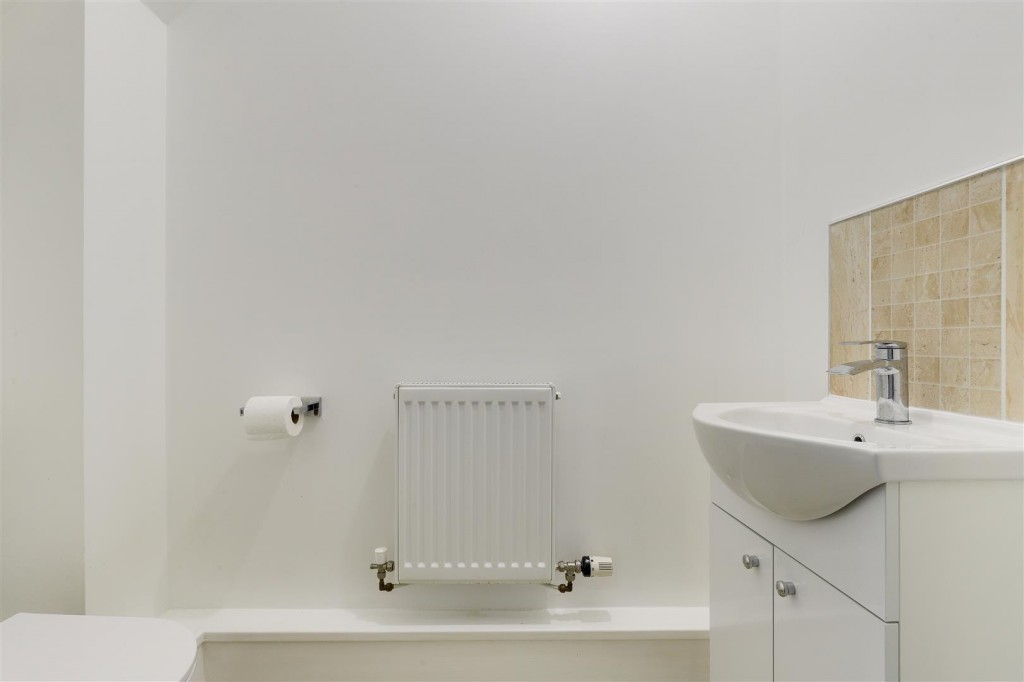 Caxton Road, Carrington, Nottinghamshire, NG5 1RH