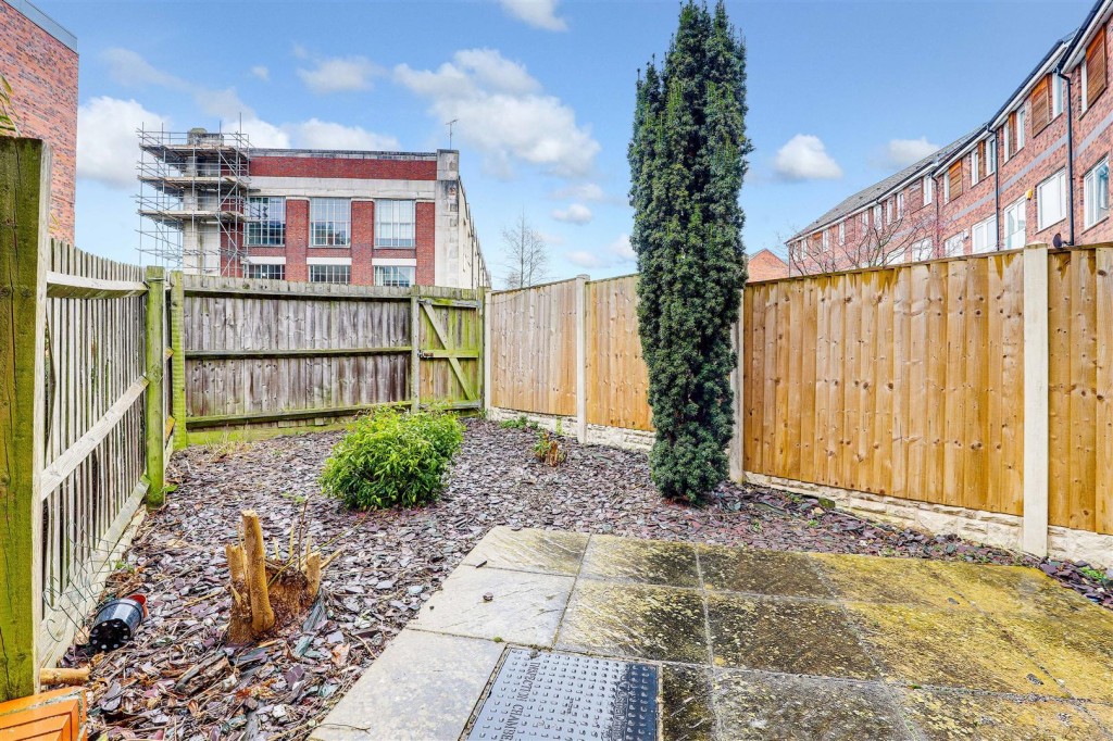 Caxton Road, Carrington, Nottinghamshire, NG5 1RH