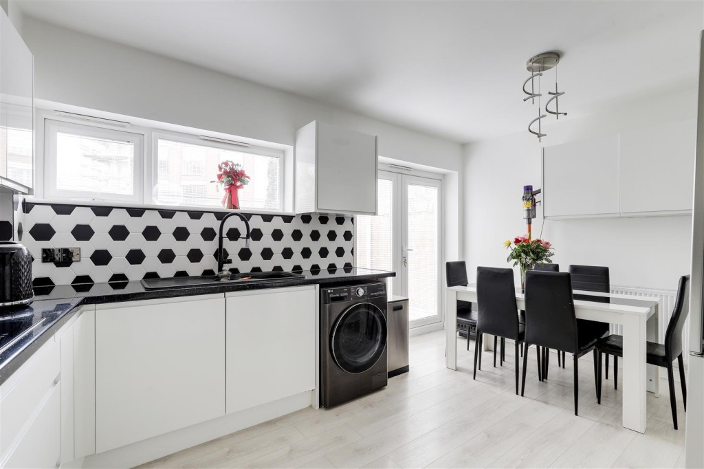 Caxton Road, Carrington, Nottinghamshire, NG5 1RH