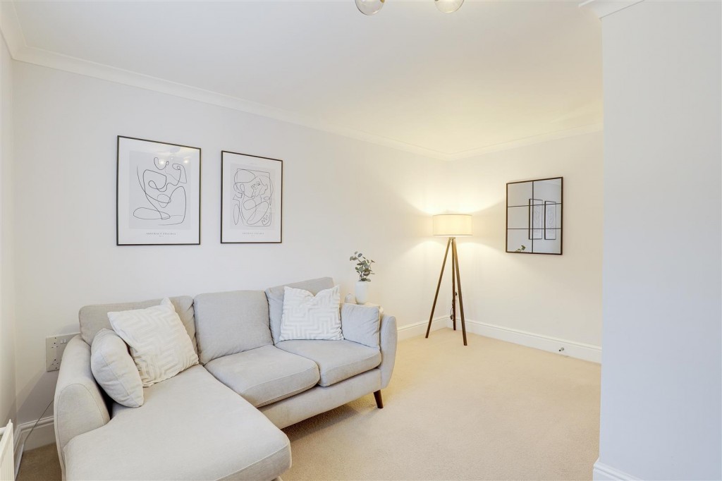 Bailey Drive, Mapperley, Nottinghamshire, NG3 5US