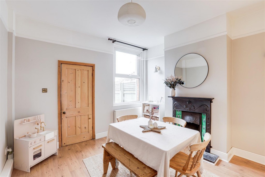 Clifton Avenue, Ruddington, Nottinghamshire, NG11 6DB