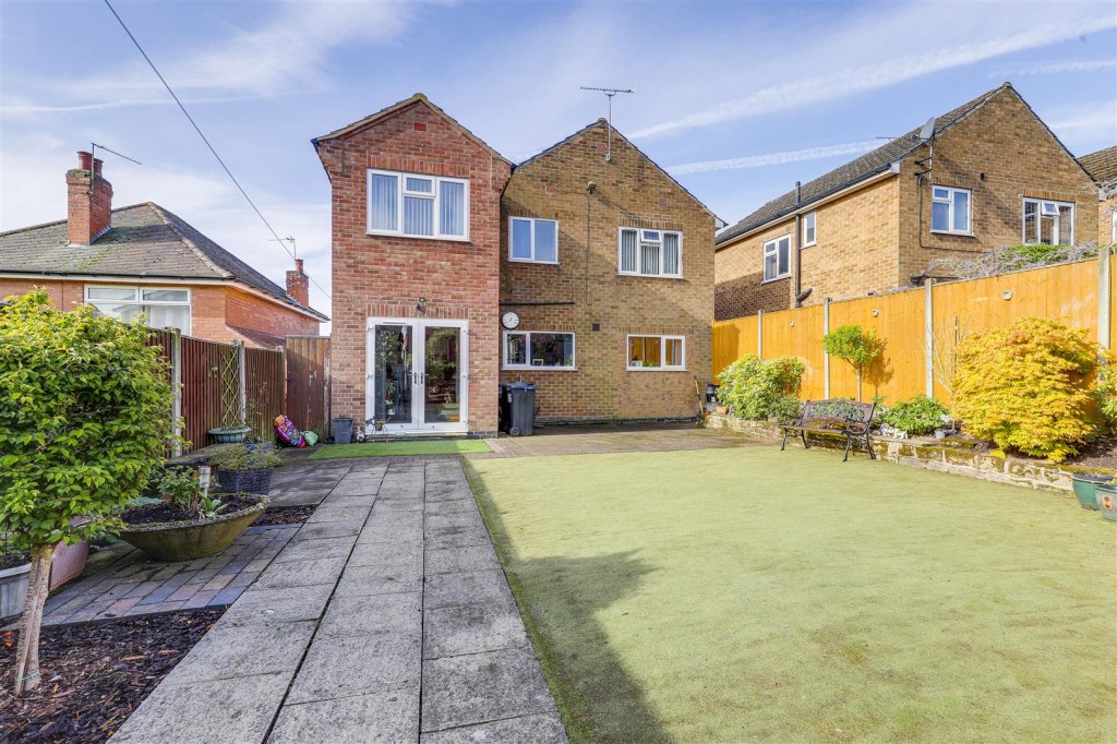 Redhill Road, Arnold, Nottinghamshire, NG5 8HB