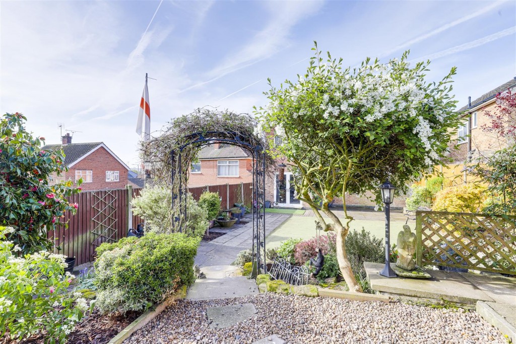 Redhill Road, Arnold, Nottinghamshire, NG5 8HB