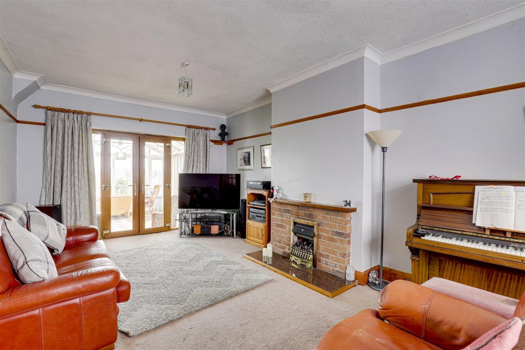 Hillview Road, Carlton, Nottinghamshire, NG4 1LD