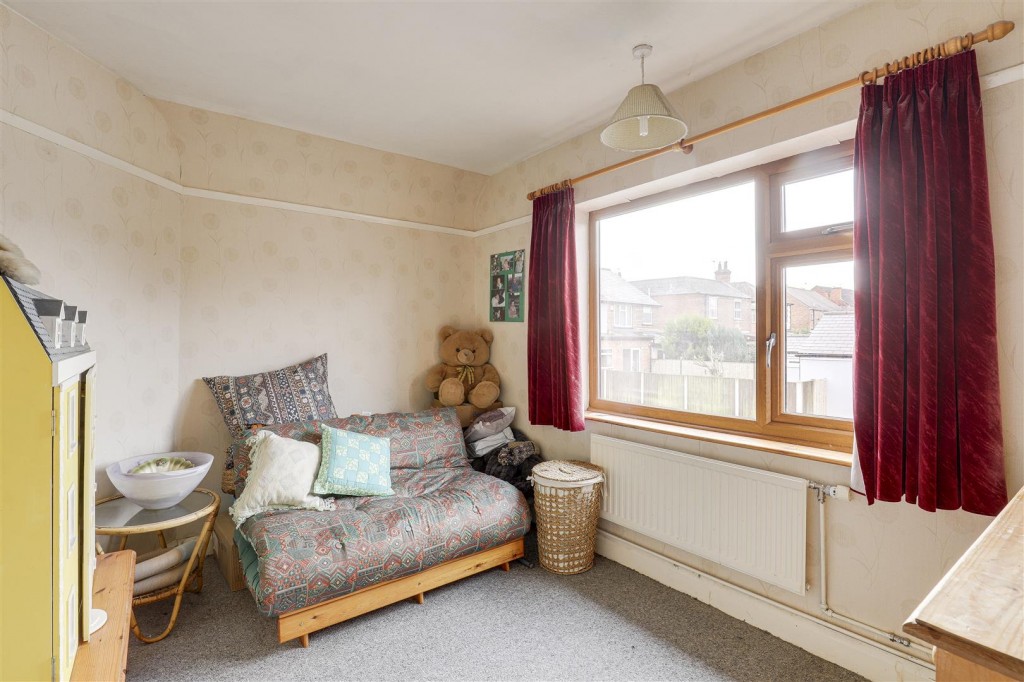 Hillview Road, Carlton, Nottinghamshire, NG4 1LD