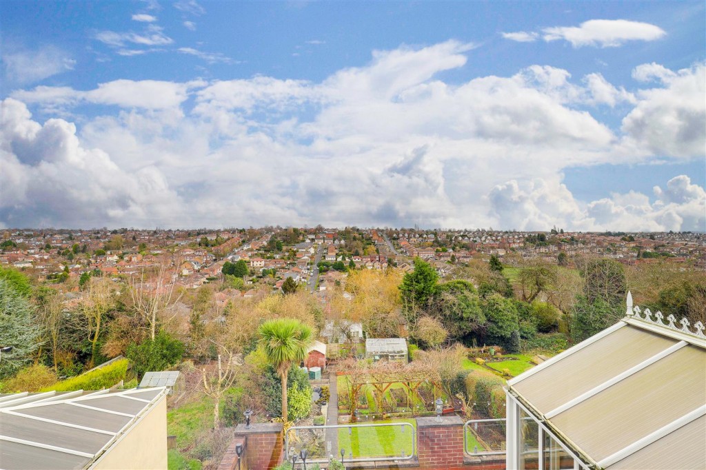 Hillview Road, Carlton, Nottinghamshire, NG4 1LD
