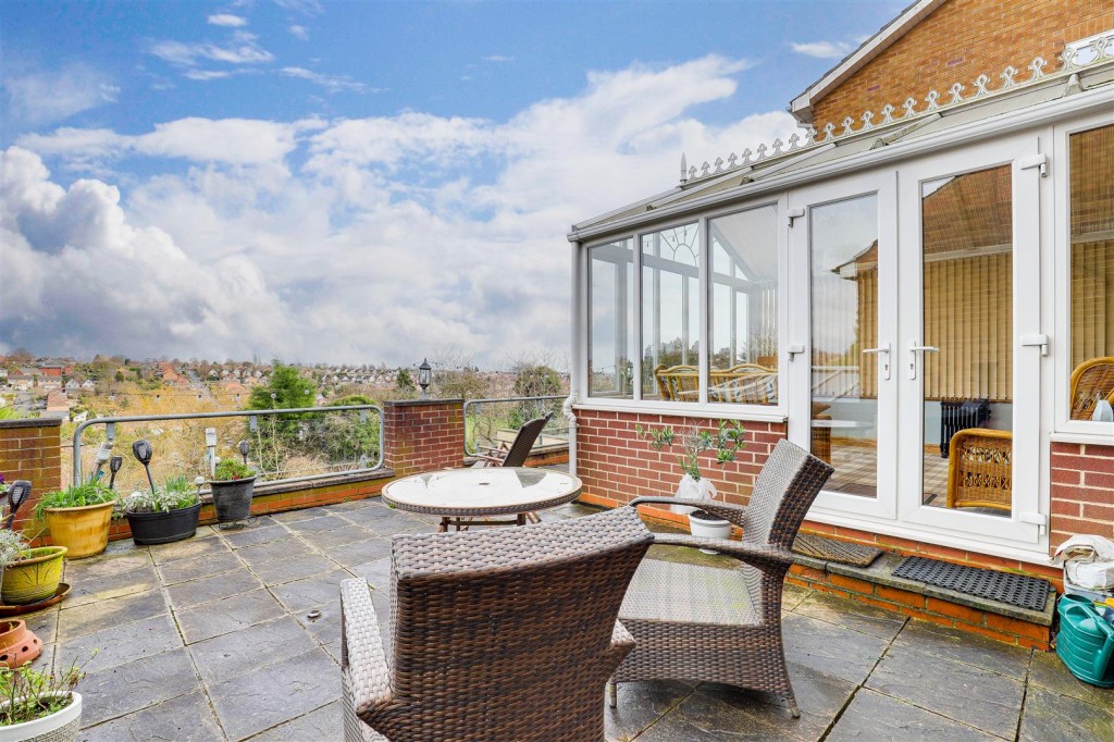 Hillview Road, Carlton, Nottinghamshire, NG4 1LD