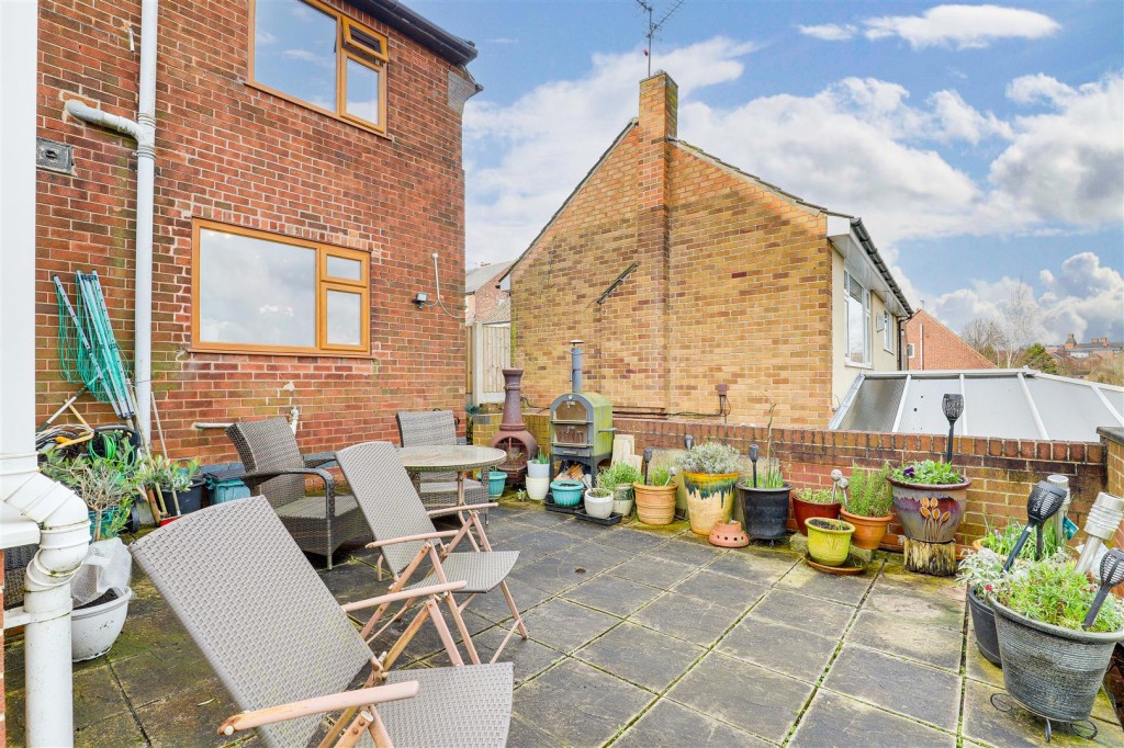 Hillview Road, Carlton, Nottinghamshire, NG4 1LD