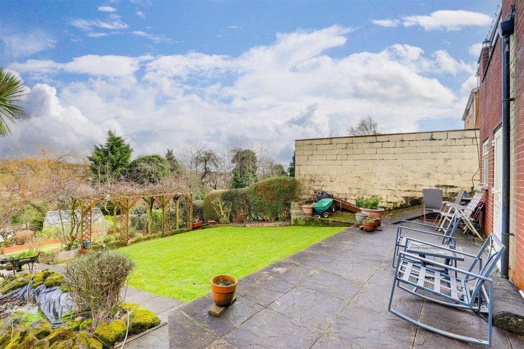 Hillview Road, Carlton, Nottinghamshire, NG4 1LD