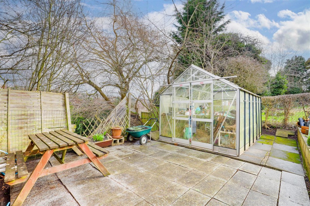 Hillview Road, Carlton, Nottinghamshire, NG4 1LD