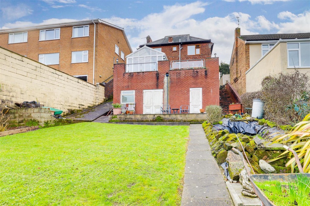 Hillview Road, Carlton, Nottinghamshire, NG4 1LD