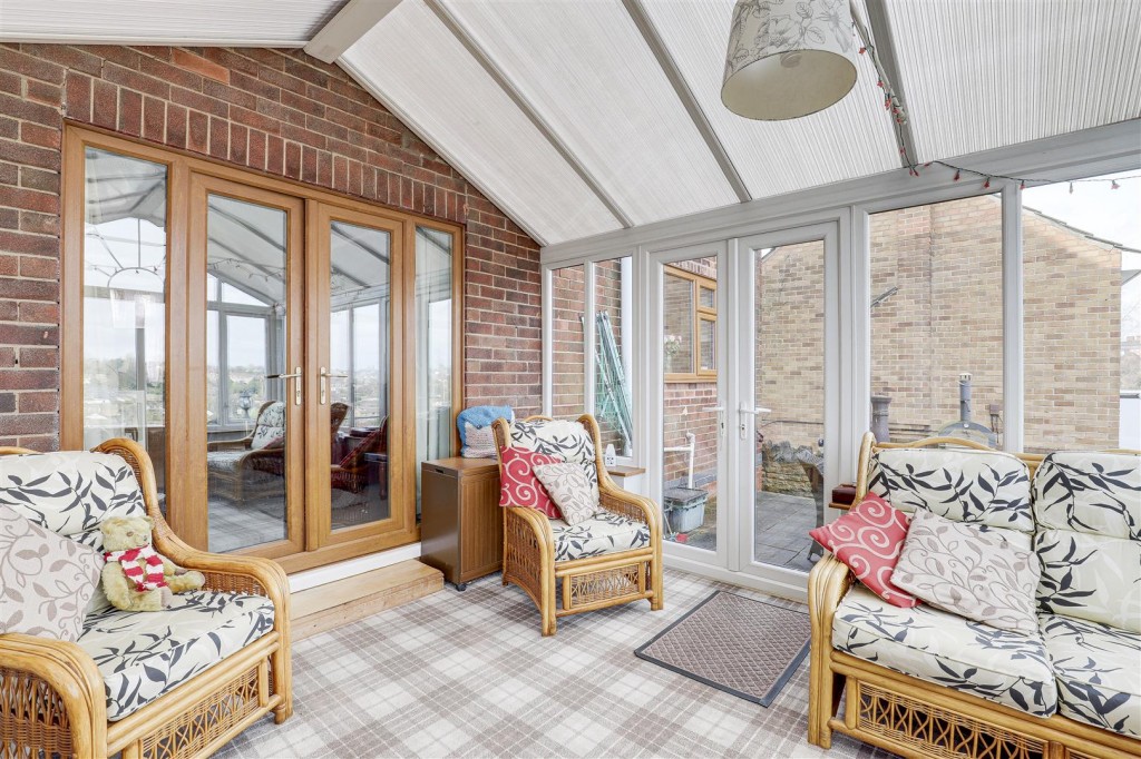 Hillview Road, Carlton, Nottinghamshire, NG4 1LD