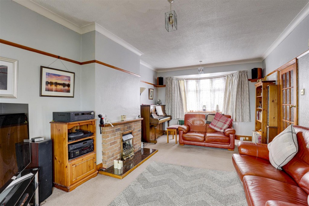 Hillview Road, Carlton, Nottinghamshire, NG4 1LD