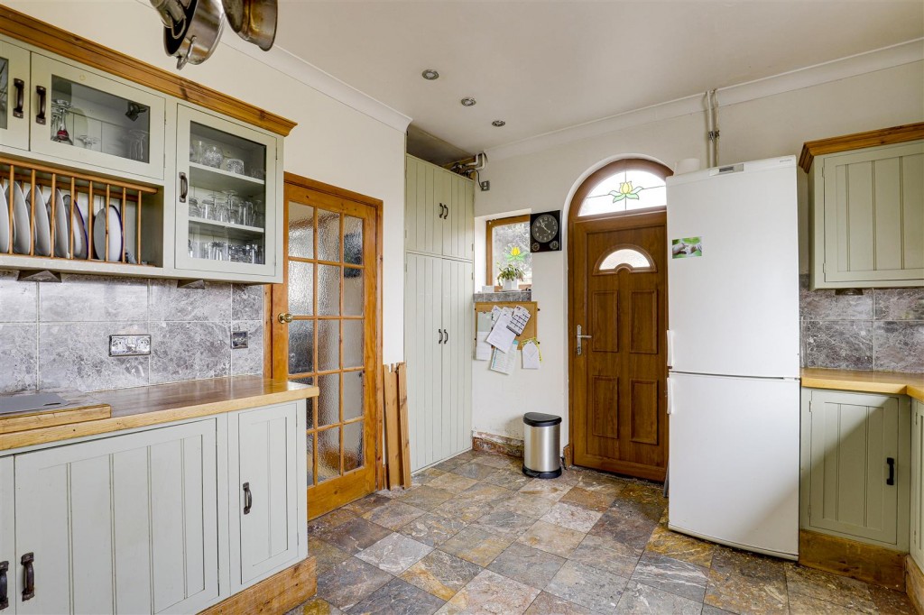 Hillview Road, Carlton, Nottinghamshire, NG4 1LD