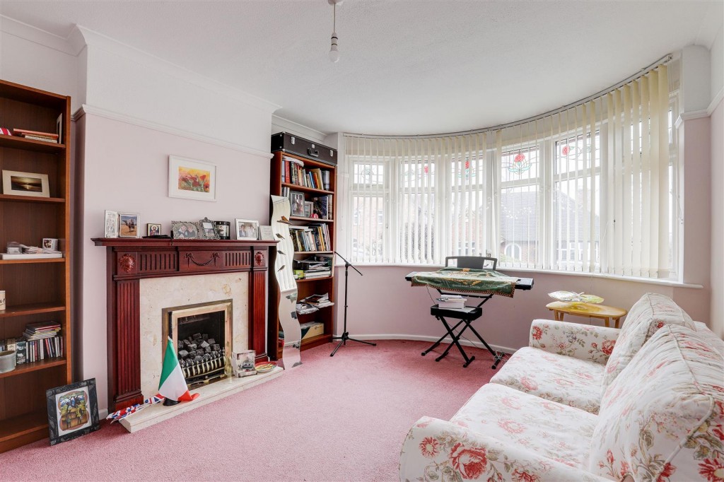 Russell Crescent, Wollaton, Nottinghamshire, NG8 2BQ