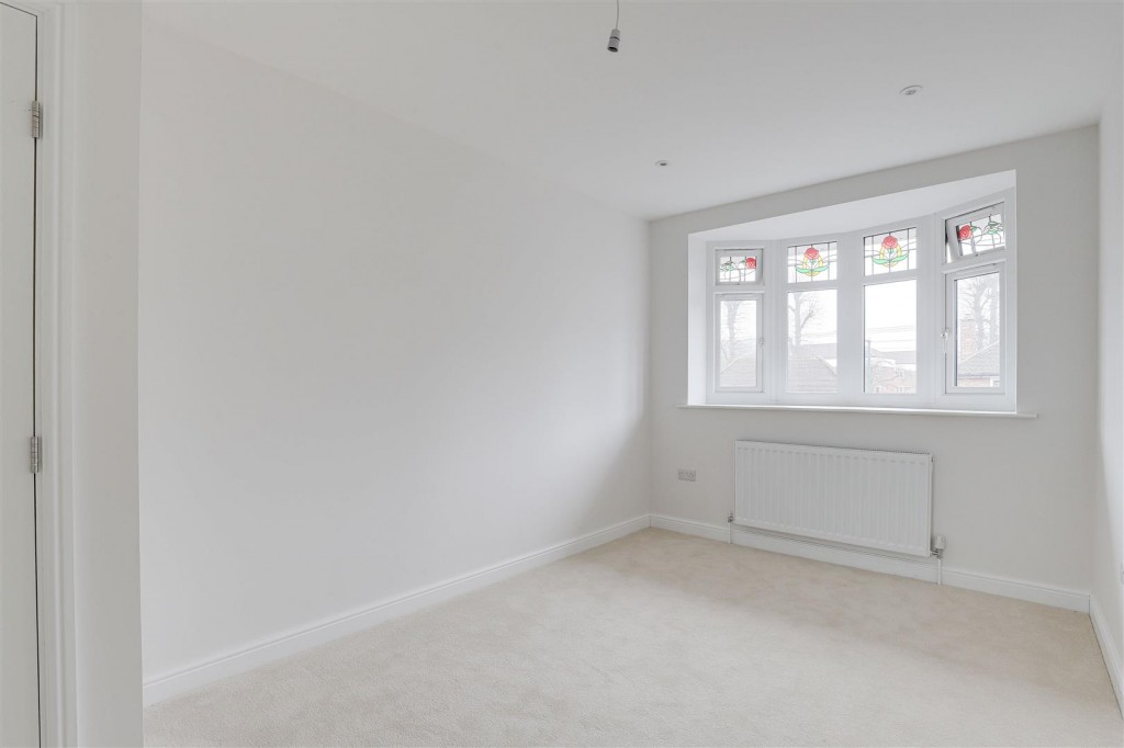 Russell Crescent, Wollaton, Nottinghamshire, NG8 2BQ