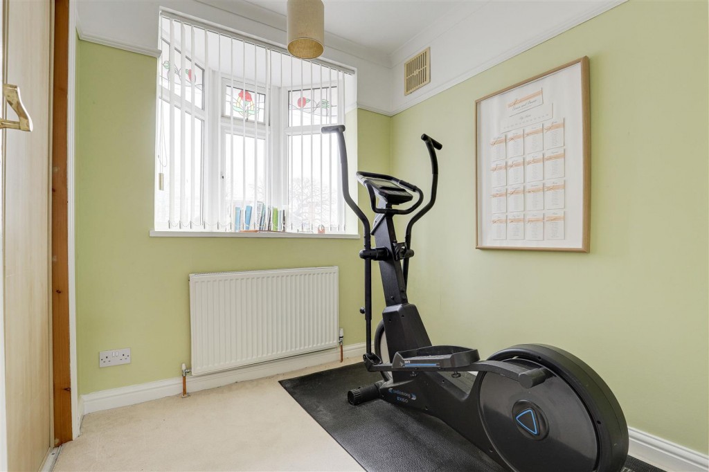 Russell Crescent, Wollaton, Nottinghamshire, NG8 2BQ