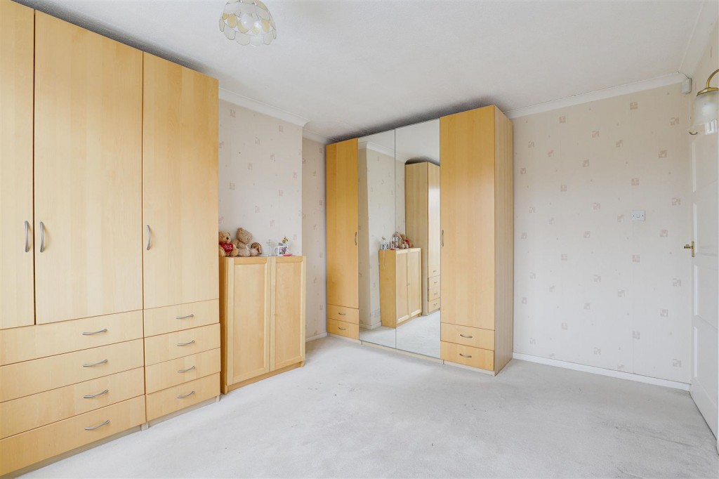 Russell Crescent, Wollaton, Nottinghamshire, NG8 2BQ