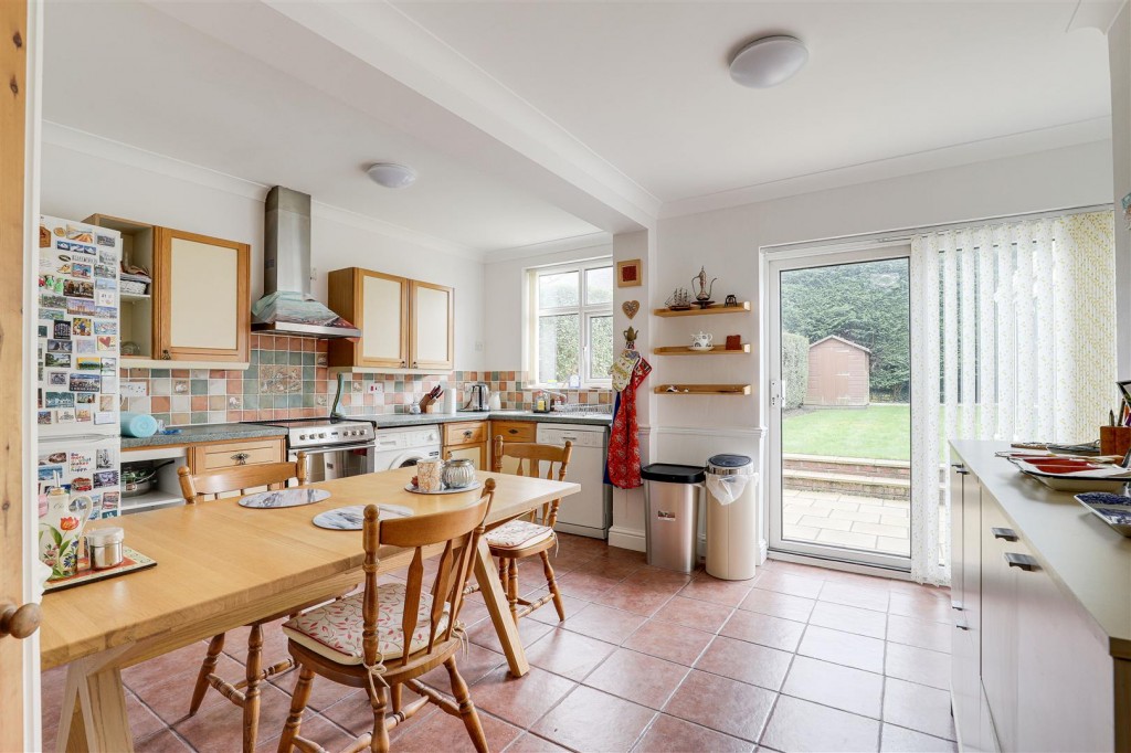 Russell Crescent, Wollaton, Nottinghamshire, NG8 2BQ