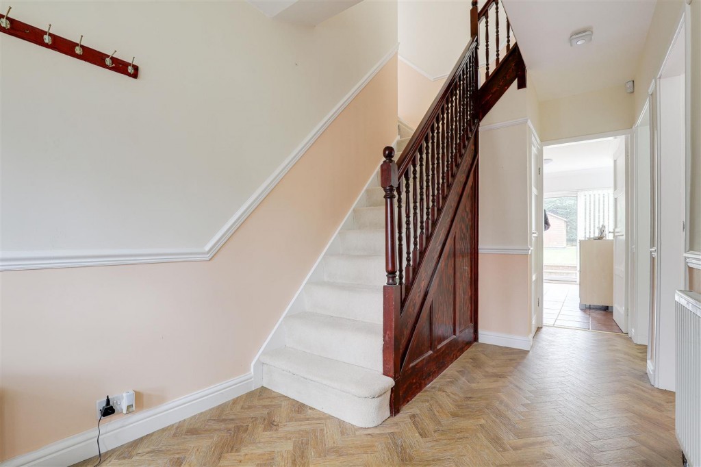 Russell Crescent, Wollaton, Nottinghamshire, NG8 2BQ