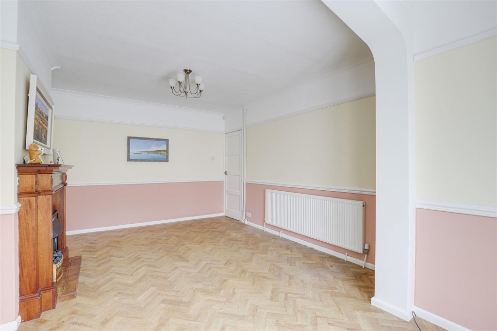 Russell Crescent, Wollaton, Nottinghamshire, NG8 2BQ