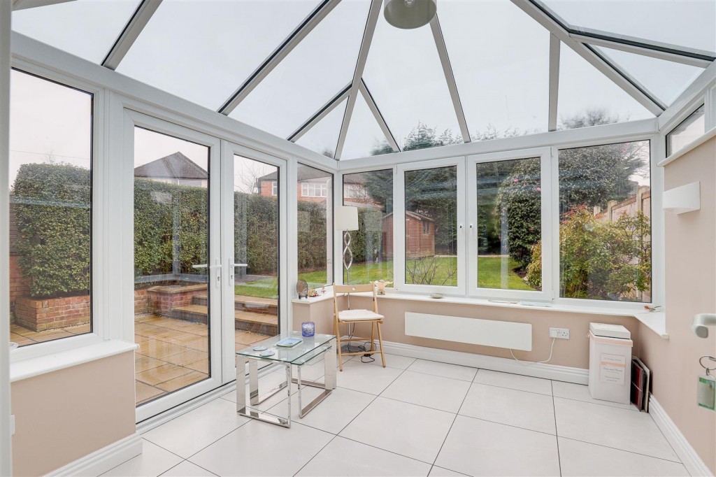 Russell Crescent, Wollaton, Nottinghamshire, NG8 2BQ
