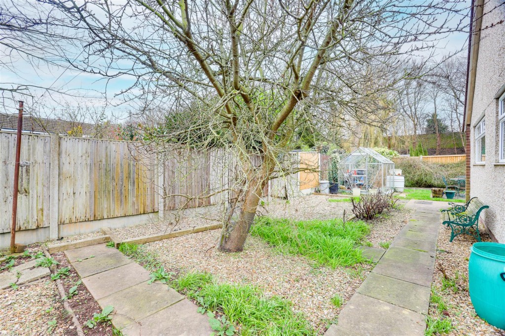 Stanthorne Close, Silverdale, Nottinghamshire, NG11 7DU
