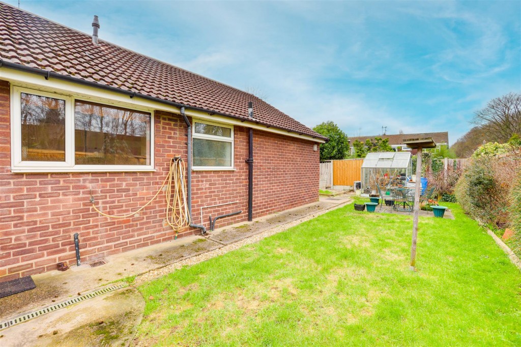 Stanthorne Close, Silverdale, Nottinghamshire, NG11 7DU
