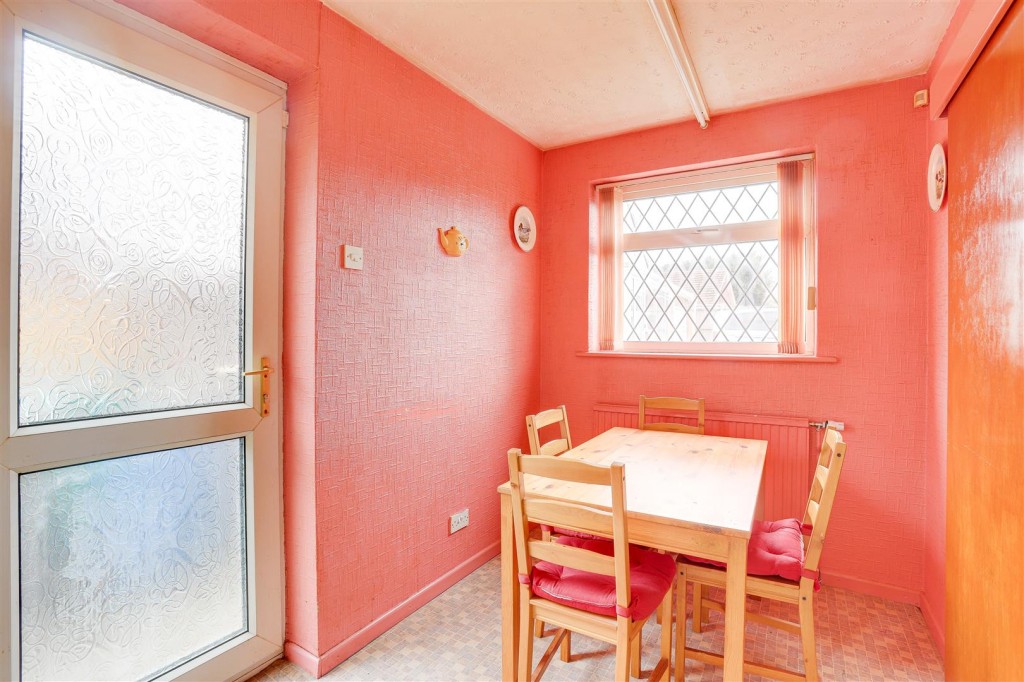 Stanthorne Close, Silverdale, Nottinghamshire, NG11 7DU