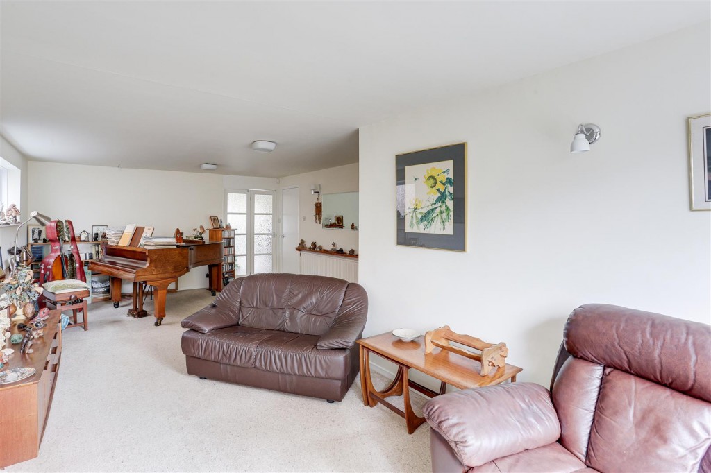 Hillside Road, Beeston, Nottinghamshire, NG9 3AY