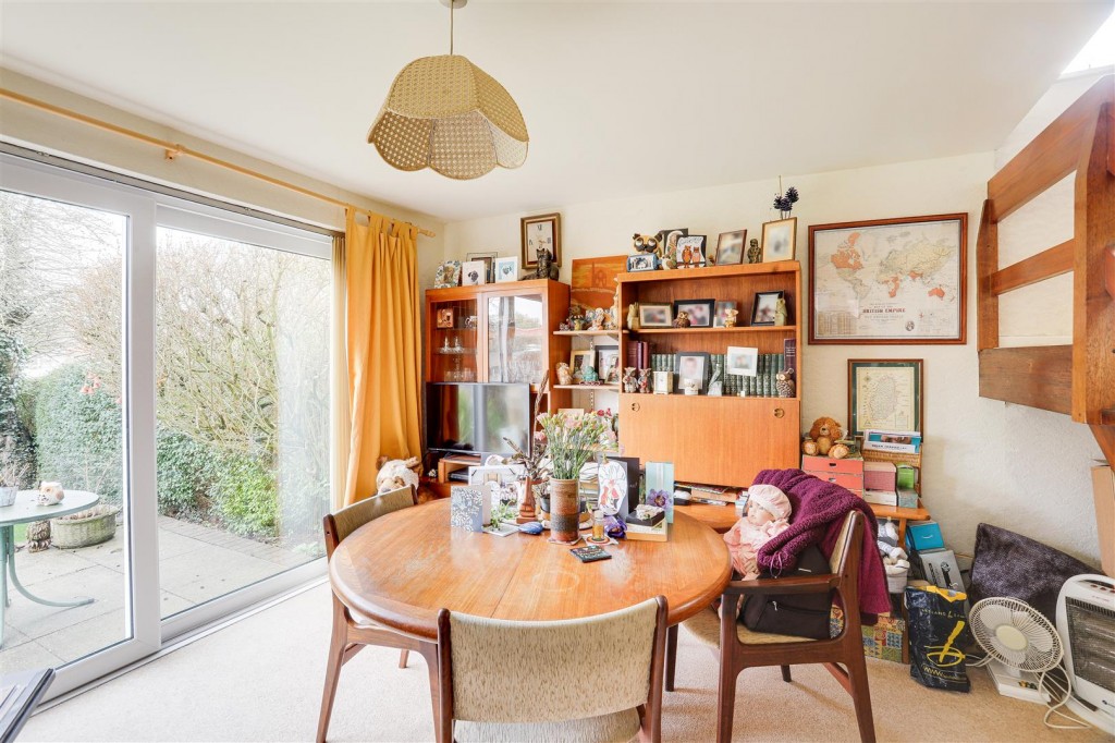 Hillside Road, Beeston, Nottinghamshire, NG9 3AY
