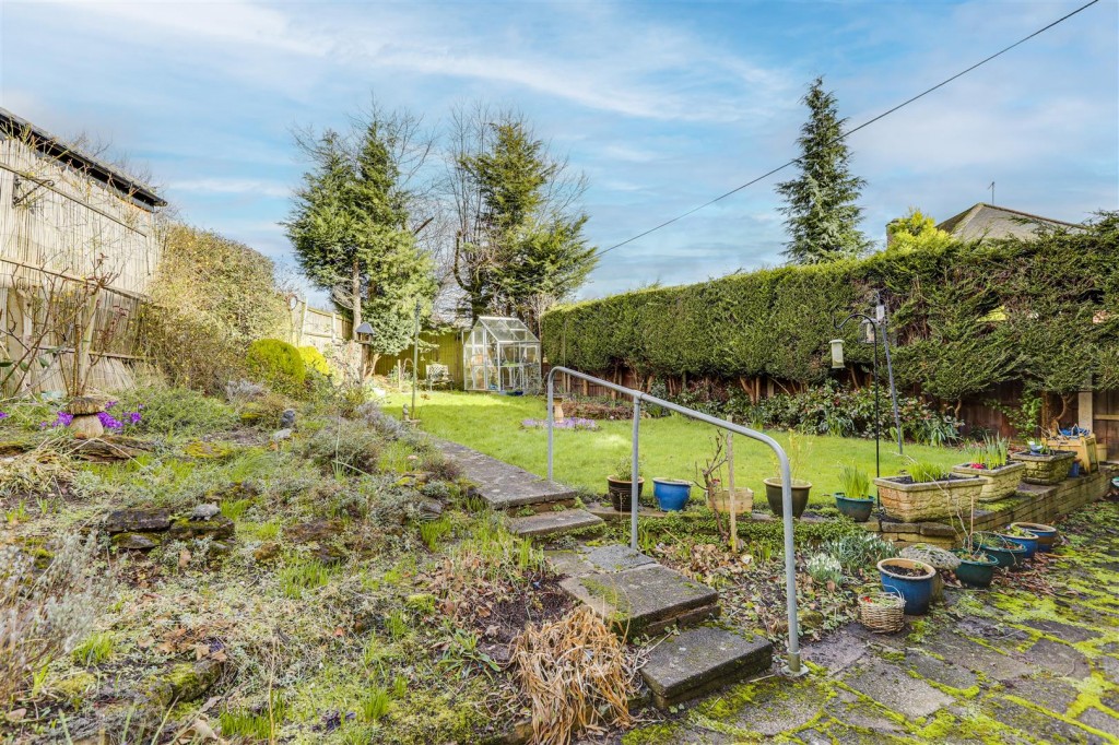 Burnside Drive, Bramcote, Nottinghamshire, NG9 3EE