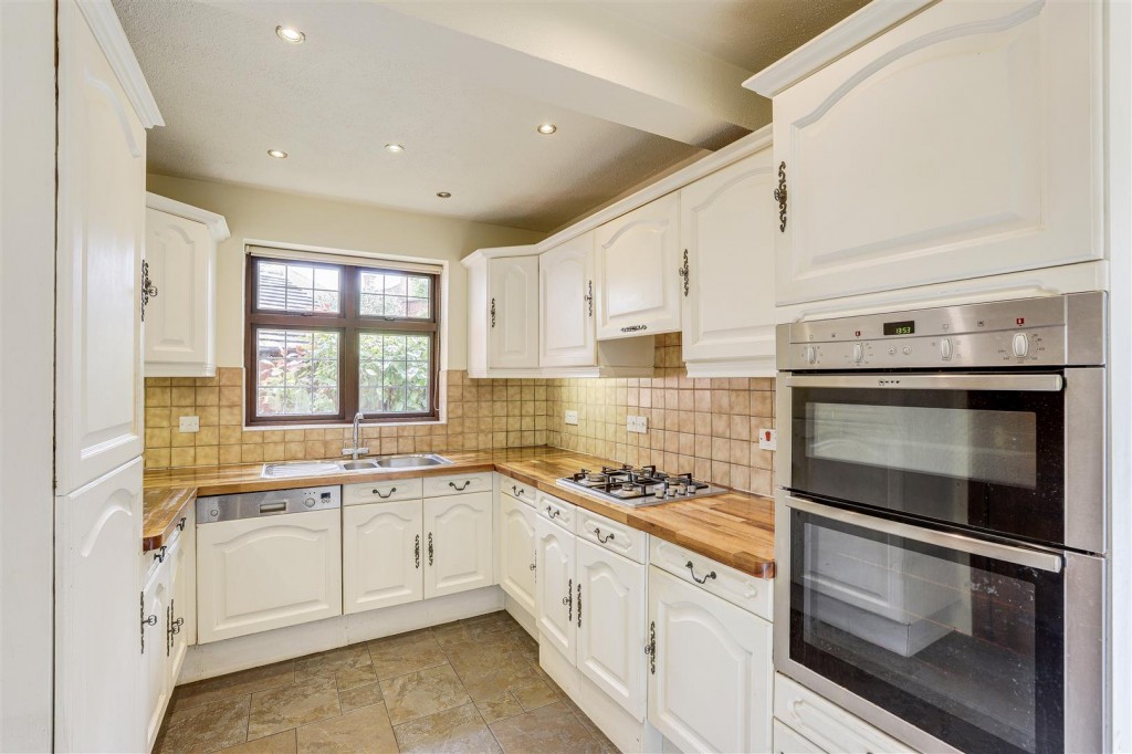 Lyndhurst Gardens, West Bridgford, Nottingham