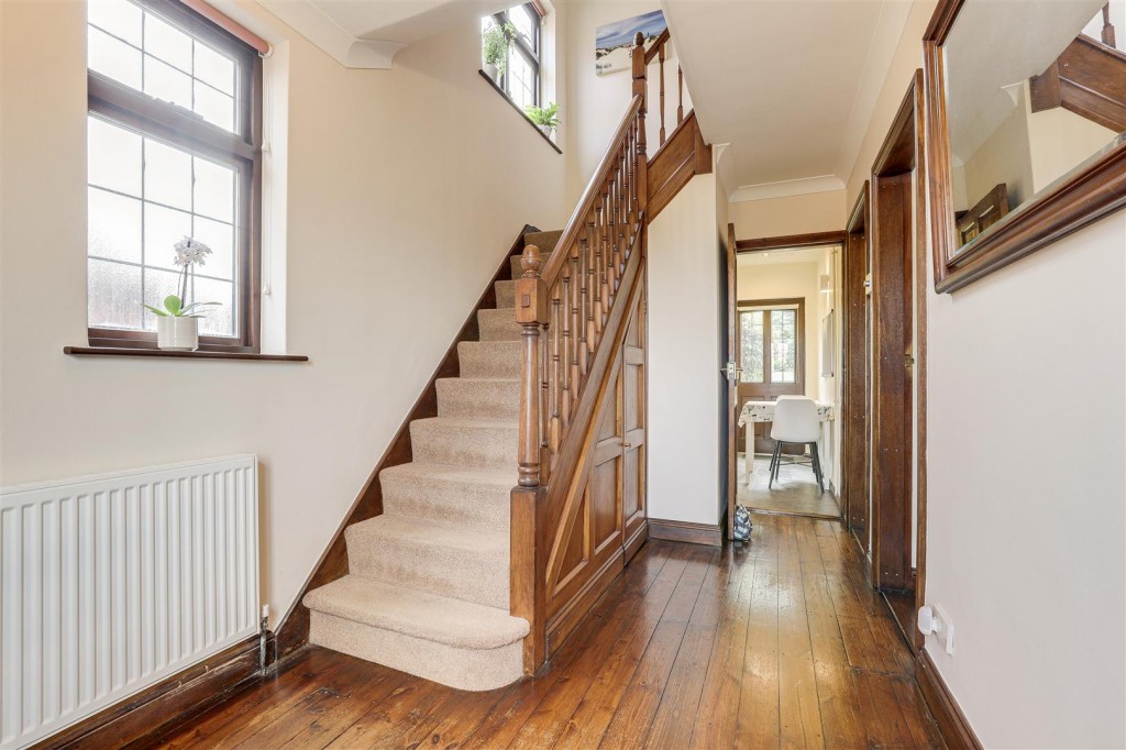Lyndhurst Gardens, West Bridgford, Nottingham