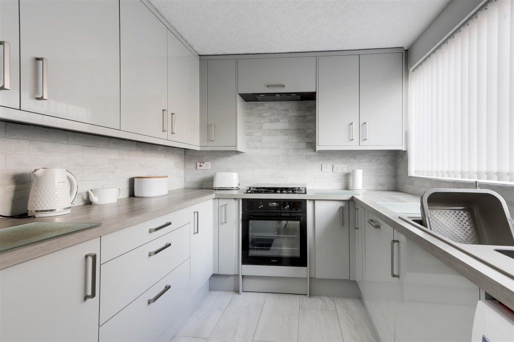 Bestwood Lodge Drive, Arnold, Nottinghamshire, NG5 8NE