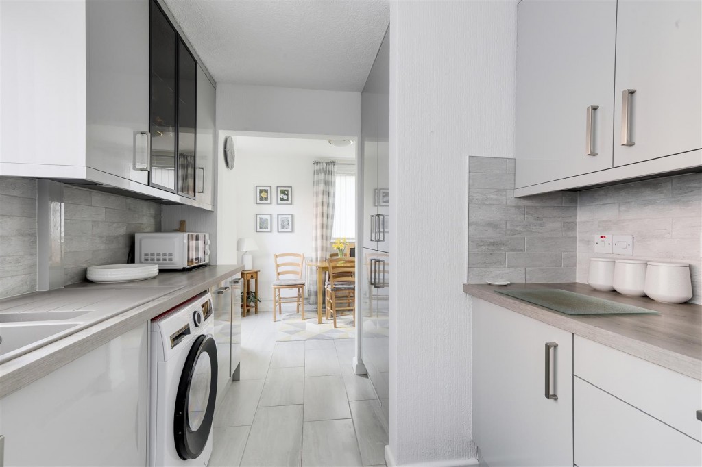 Bestwood Lodge Drive, Arnold, Nottinghamshire, NG5 8NE