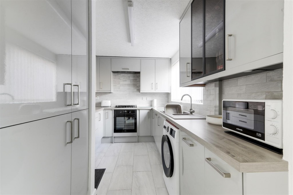 Bestwood Lodge Drive, Arnold, Nottinghamshire, NG5 8NE